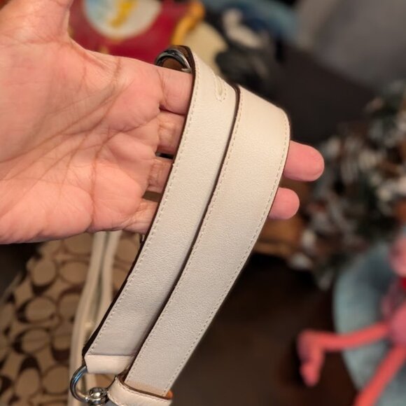 O1 VNTG COACH Signature Buckle Hobo Bag (Like New) - Picture 6 of 12